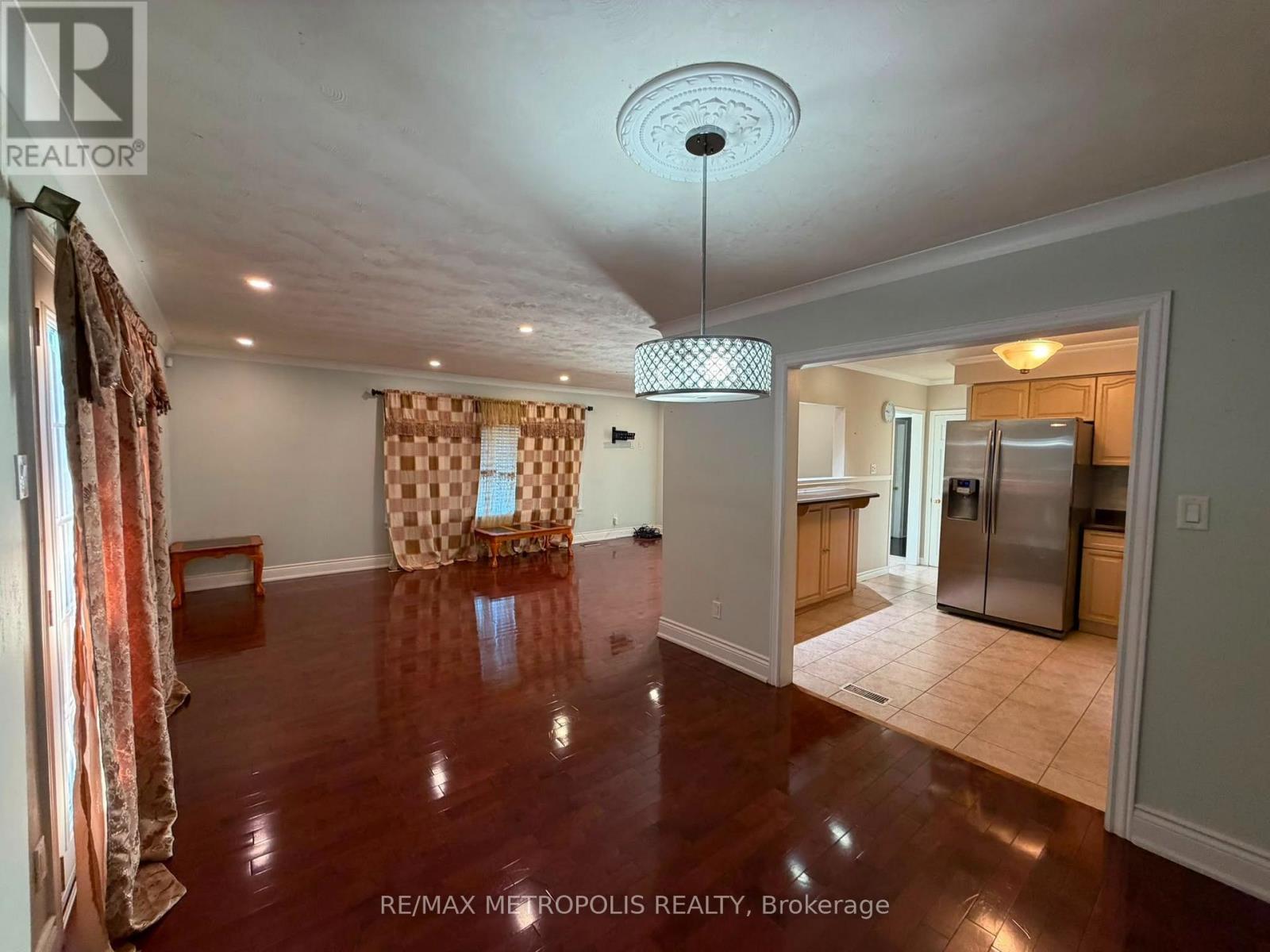 Upper - 37 Carlyle Crescent, Brampton, Ontario L6W 2Y9 - Photo 10 - W13693352