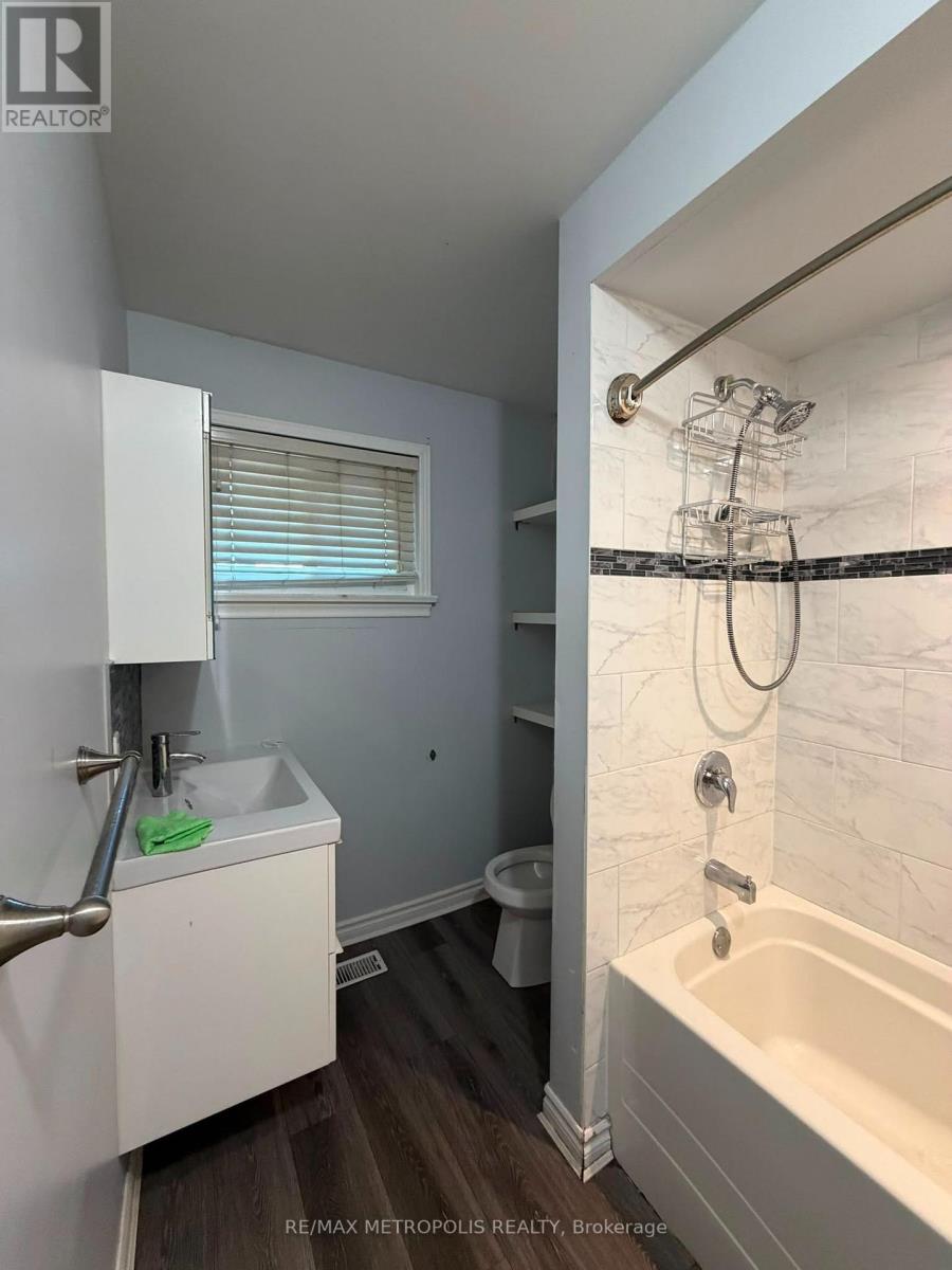 Upper - 37 Carlyle Crescent, Brampton, Ontario L6W 2Y9 - Photo 22 - W13693352