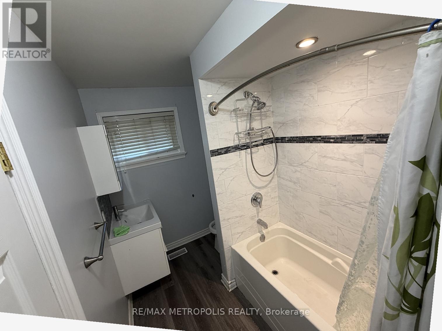 Upper - 37 Carlyle Crescent, Brampton, Ontario L6W 2Y9 - Photo 23 - W13693352