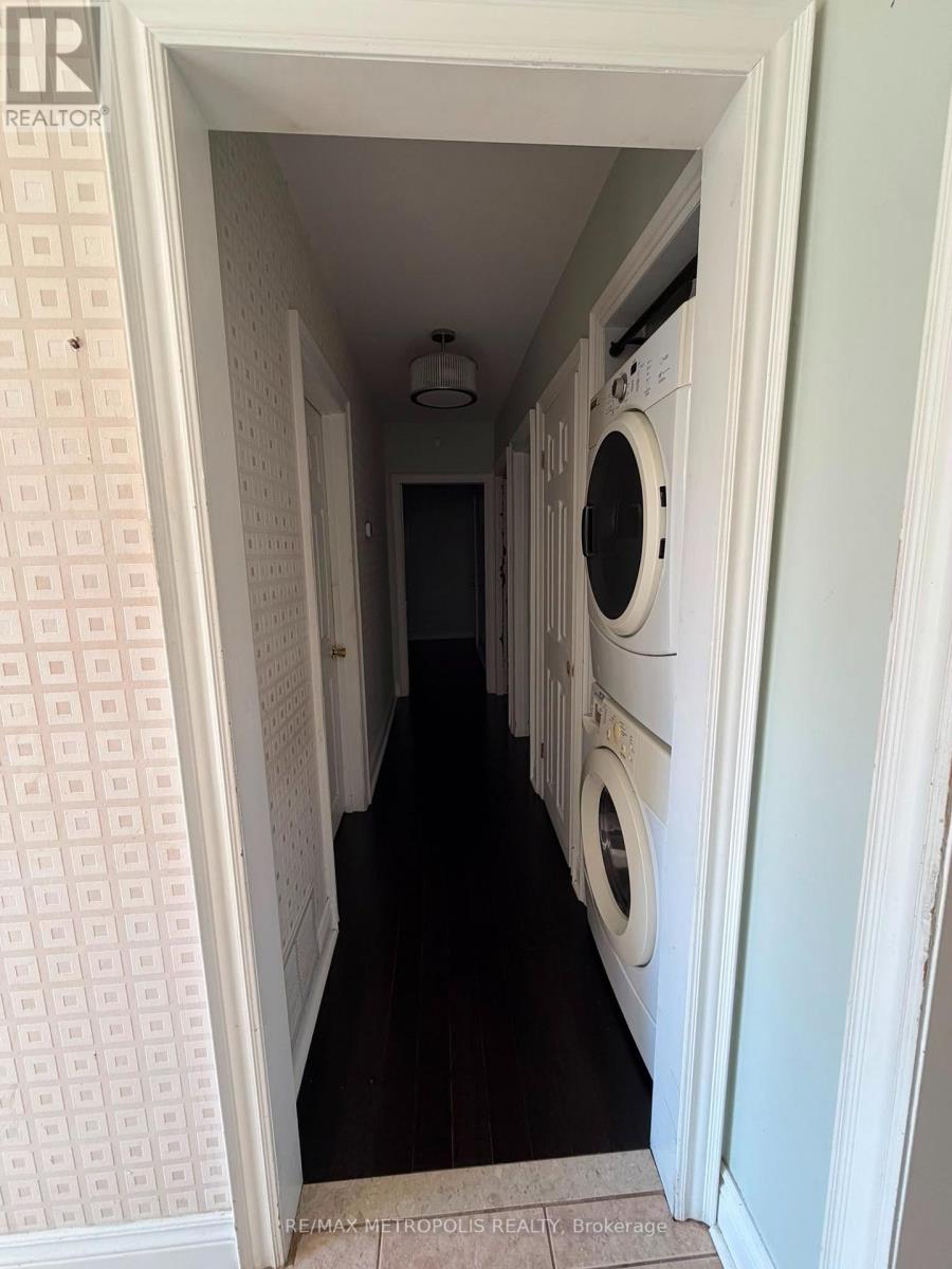 Upper - 37 Carlyle Crescent, Brampton, Ontario L6W 2Y9 - Photo 9 - W13693352