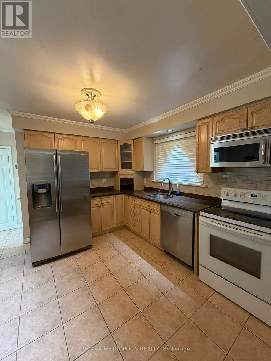 Upper - 37 Carlyle Crescent, Brampton, Ontario L6W 2Y9 - Photo 17 - W13693352
