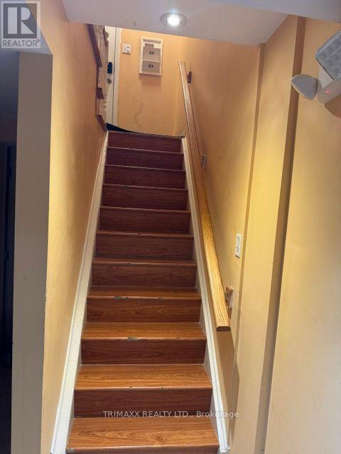 2 Paper Birch Road, Brampton, Ontario  L6P 2J9 - Photo 3 - W13868944