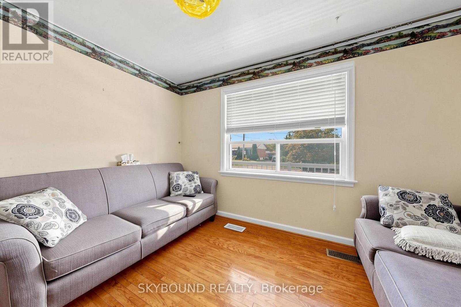 13 Liscombe Road, Toronto, Ontario  M6L 2Z9 - Photo 15 - W13868986