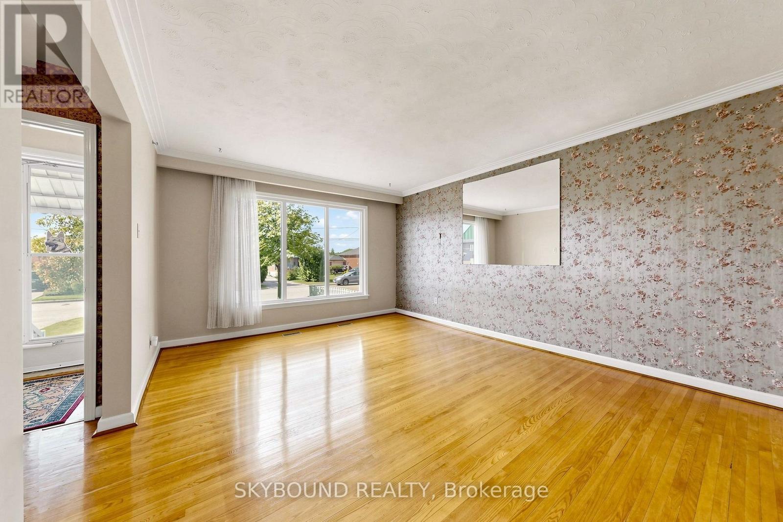 13 Liscombe Road, Toronto, Ontario  M6L 2Z9 - Photo 7 - W13868986