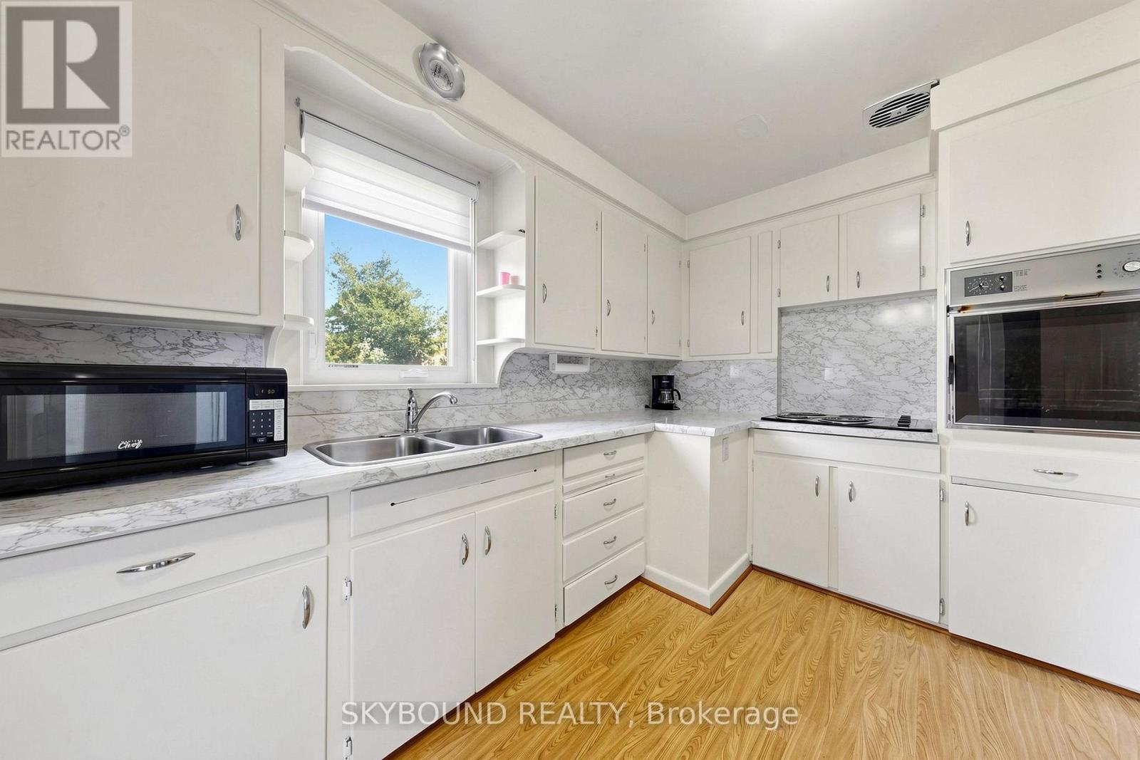 13 Liscombe Road, Toronto, Ontario  M6L 2Z9 - Photo 9 - W13868986