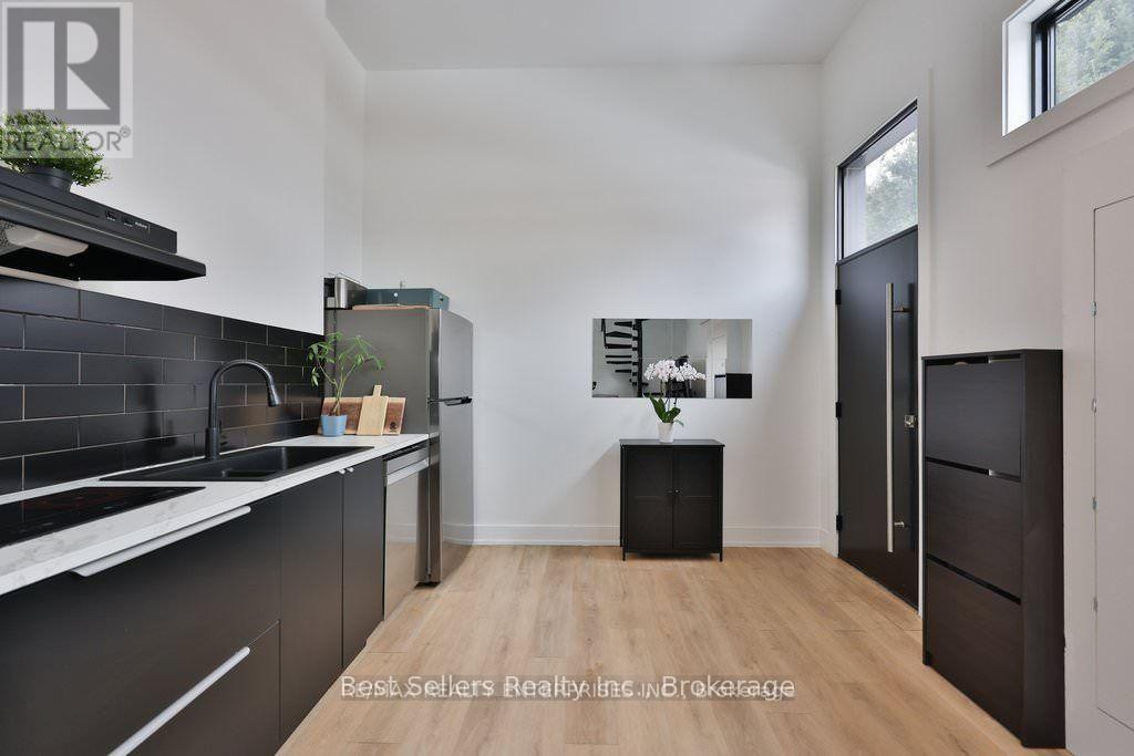 2 - 172 Royal York Road, Toronto, Ontario  M8V 2V4 - Photo 5 - W13868996