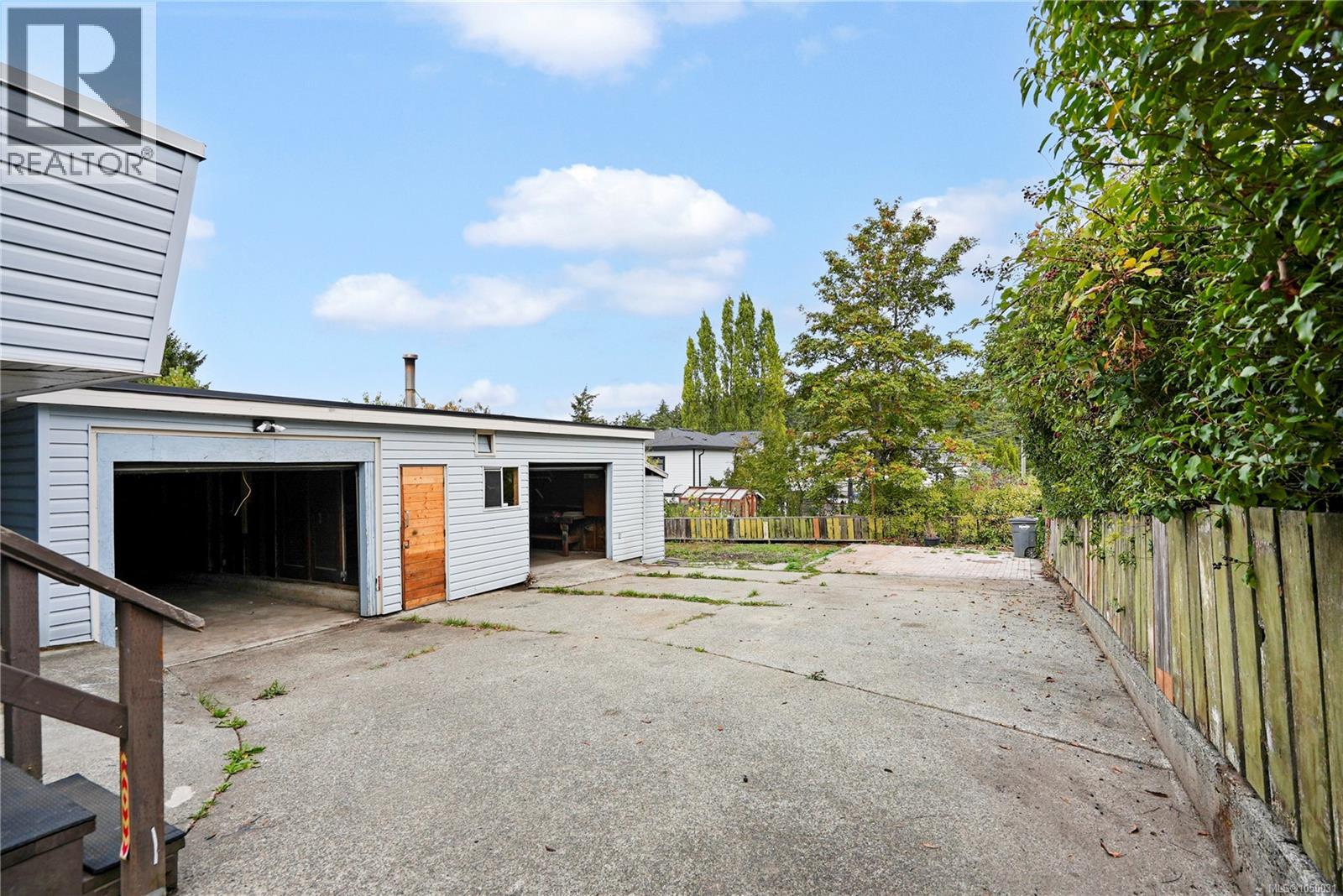 552 Davida Ave
