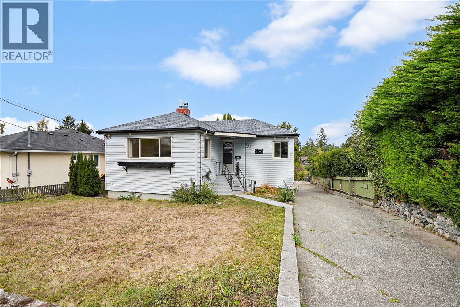 552 Davida Ave
