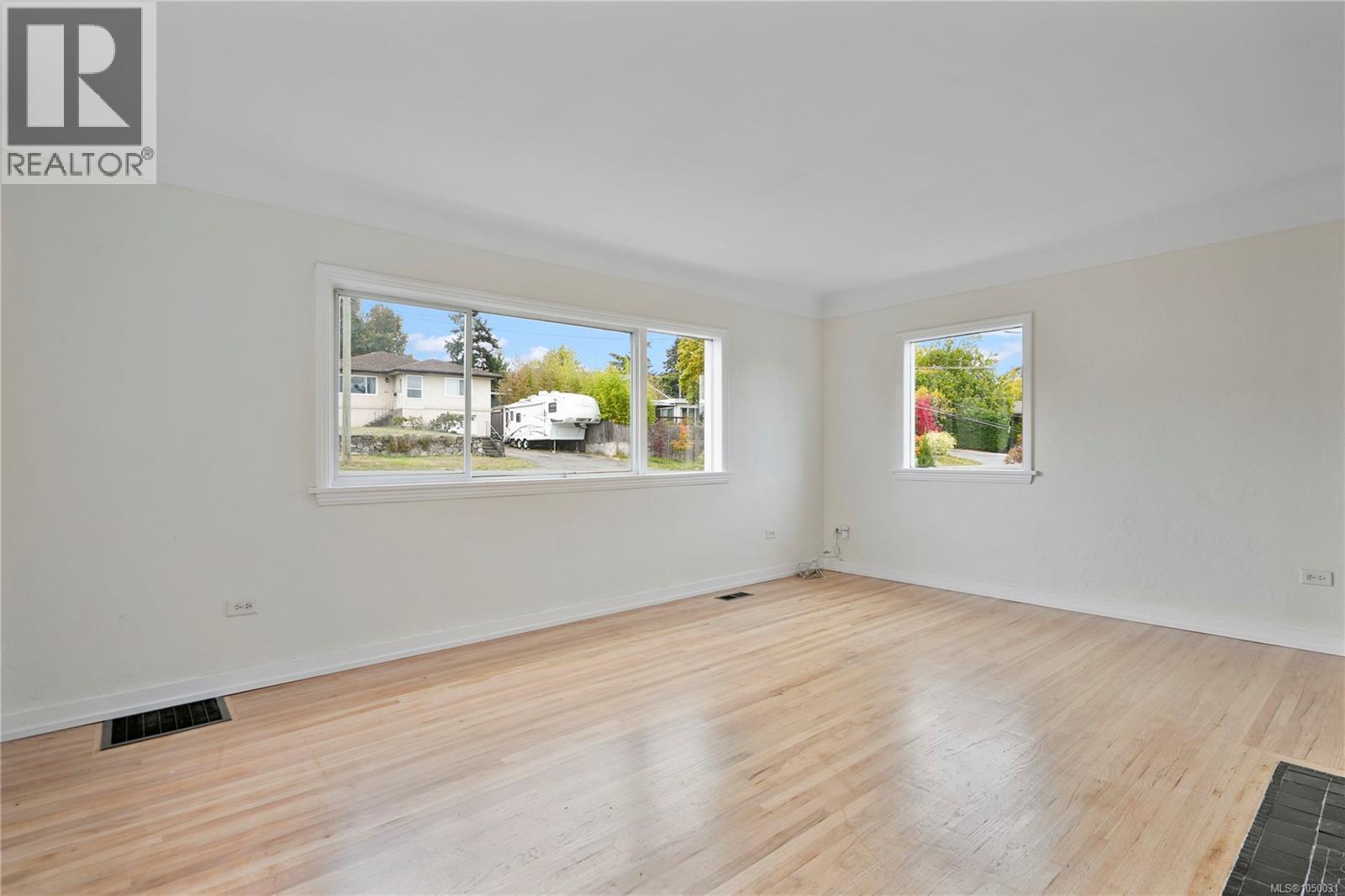 552 Davida Ave