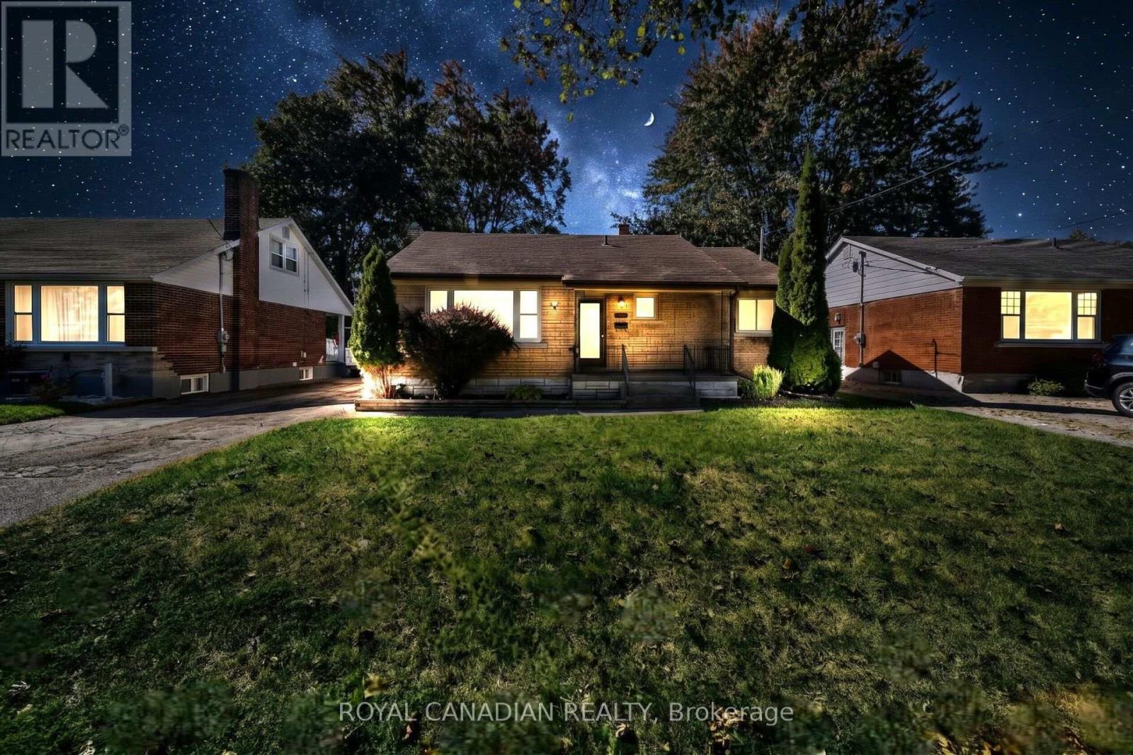 457 Dumfries Avenue, Kitchener, Ontario  N2H 2E9 - Photo 1 - X13869006