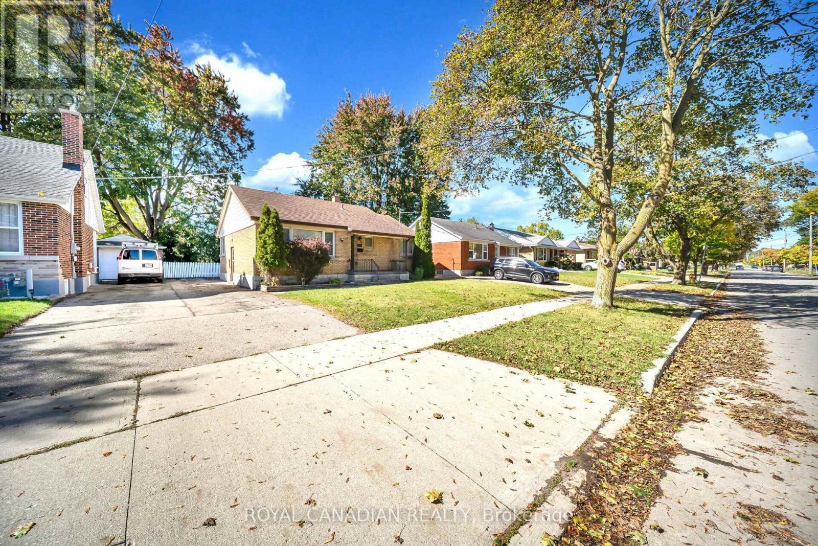 457 Dumfries Avenue, Kitchener, Ontario  N2H 2E9 - Photo 4 - X13869006
