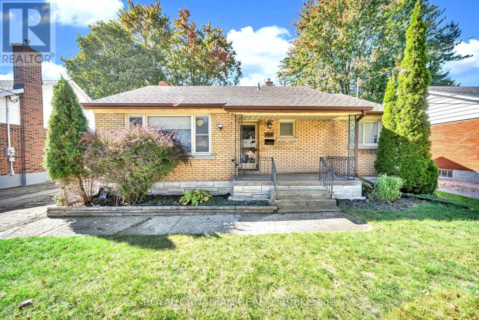 457 Dumfries Avenue, Kitchener, Ontario  N2H 2E9 - Photo 5 - X13869006