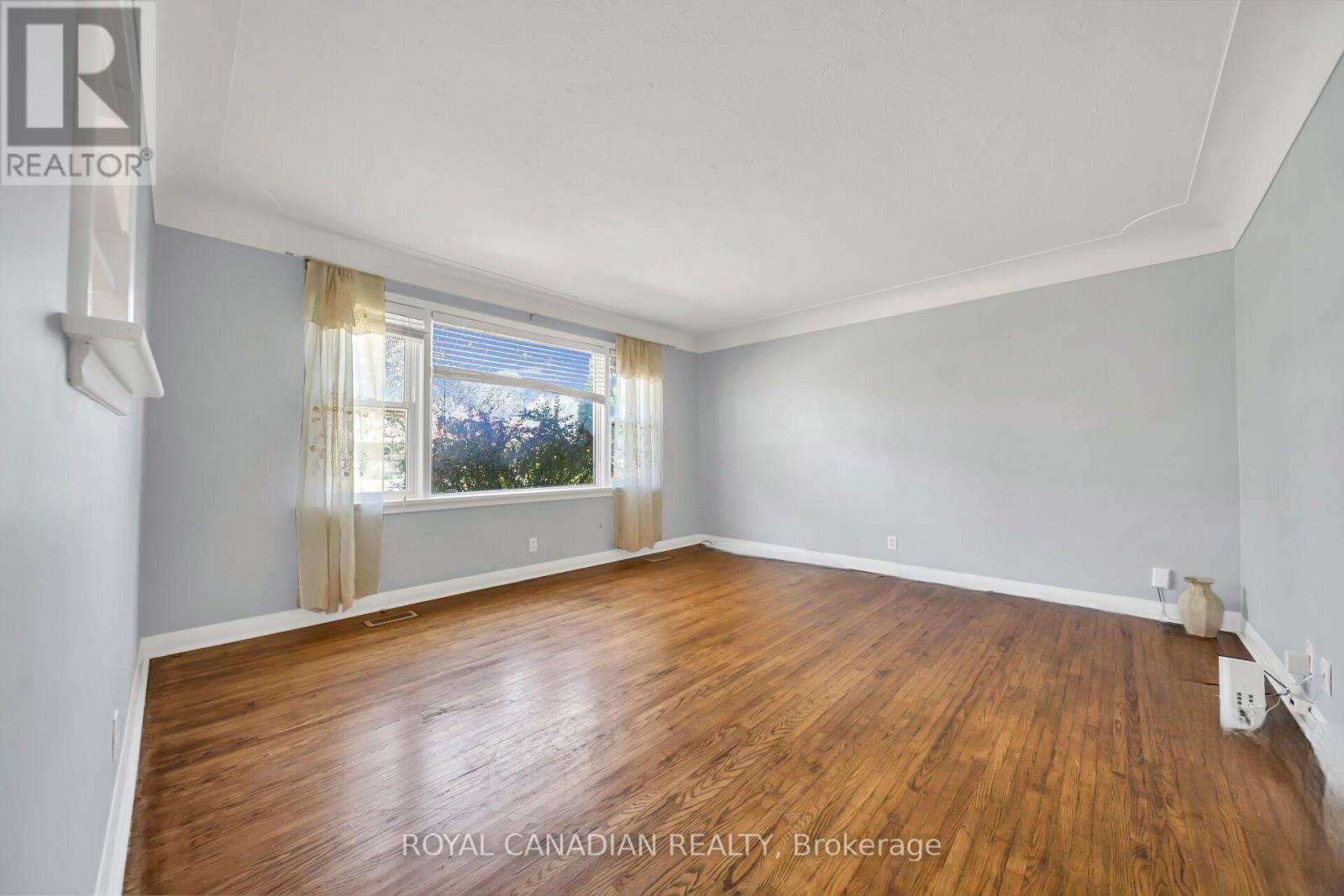 457 Dumfries Avenue, Kitchener, Ontario  N2H 2E9 - Photo 9 - X13869006