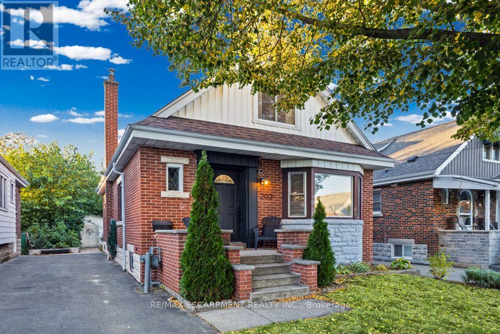 202 Huxley Avenue S, Hamilton, Ontario  L8K 2R3 - Photo 4 - X13869026