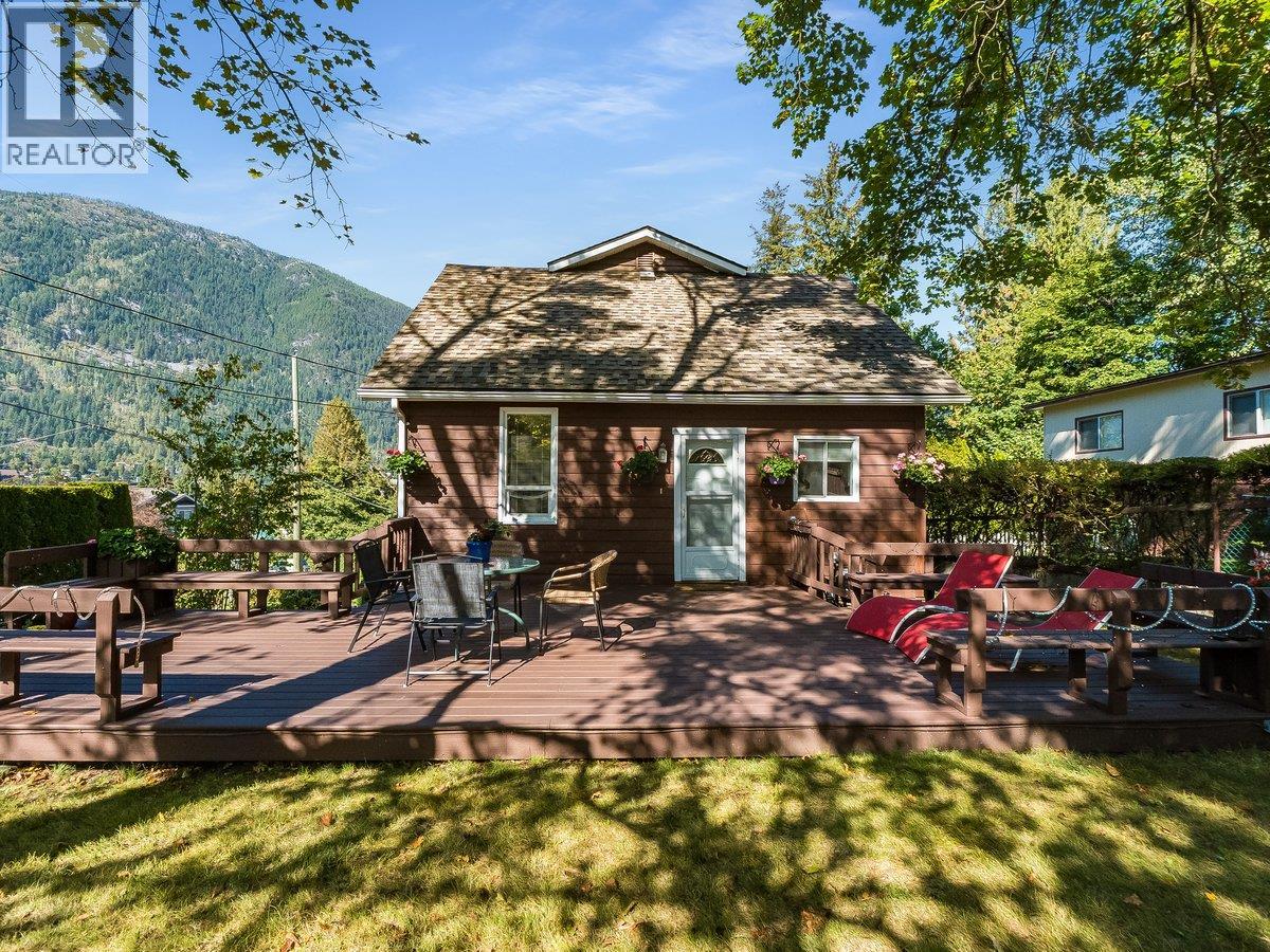 904 Fifth Street, Nelson, British Columbia V1L 2X8 - Photo 9 - 10402421