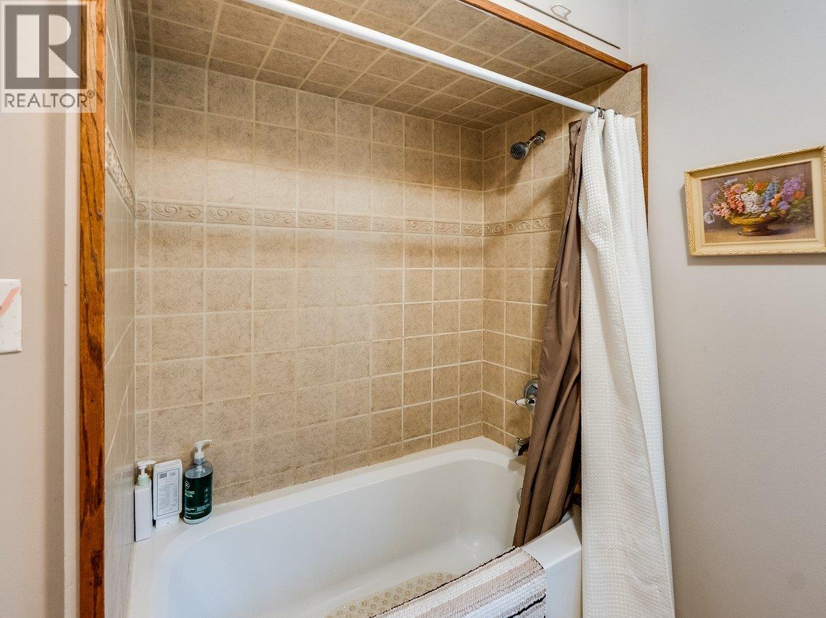 904 Fifth Street, Nelson, British Columbia V1L 2X8 - Photo 26 - 10402421