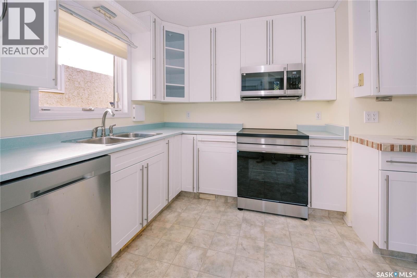 939 Haslam Crescent, Saskatoon, Saskatchewan  S7S 1C8 - Photo 4 - SK050520