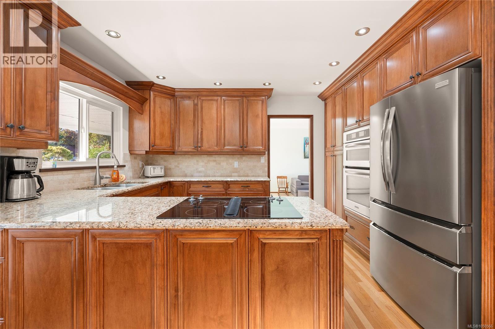 438 Davis Rd
