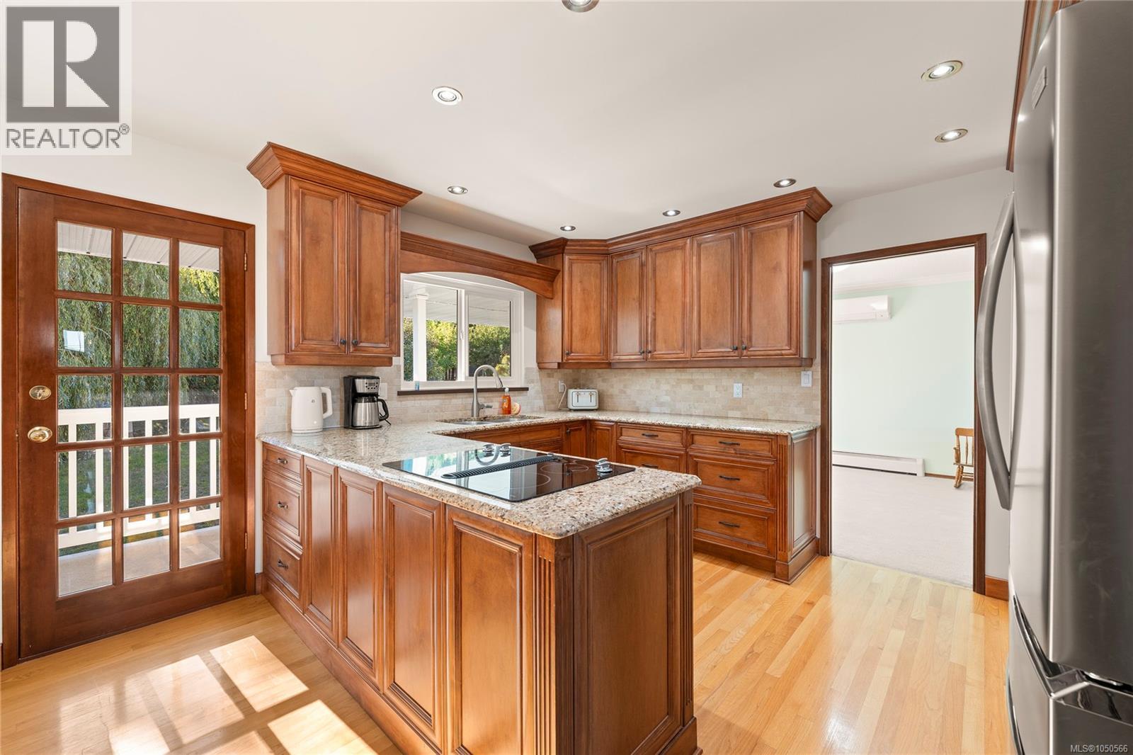 438 Davis Rd