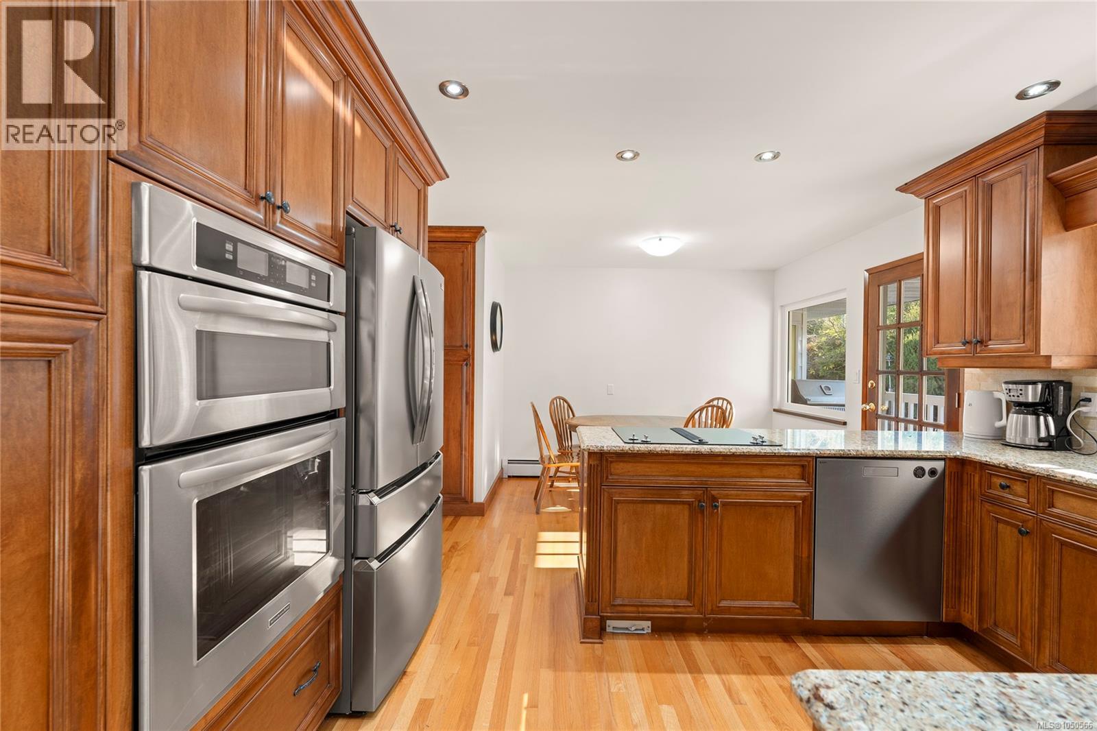 438 Davis Rd