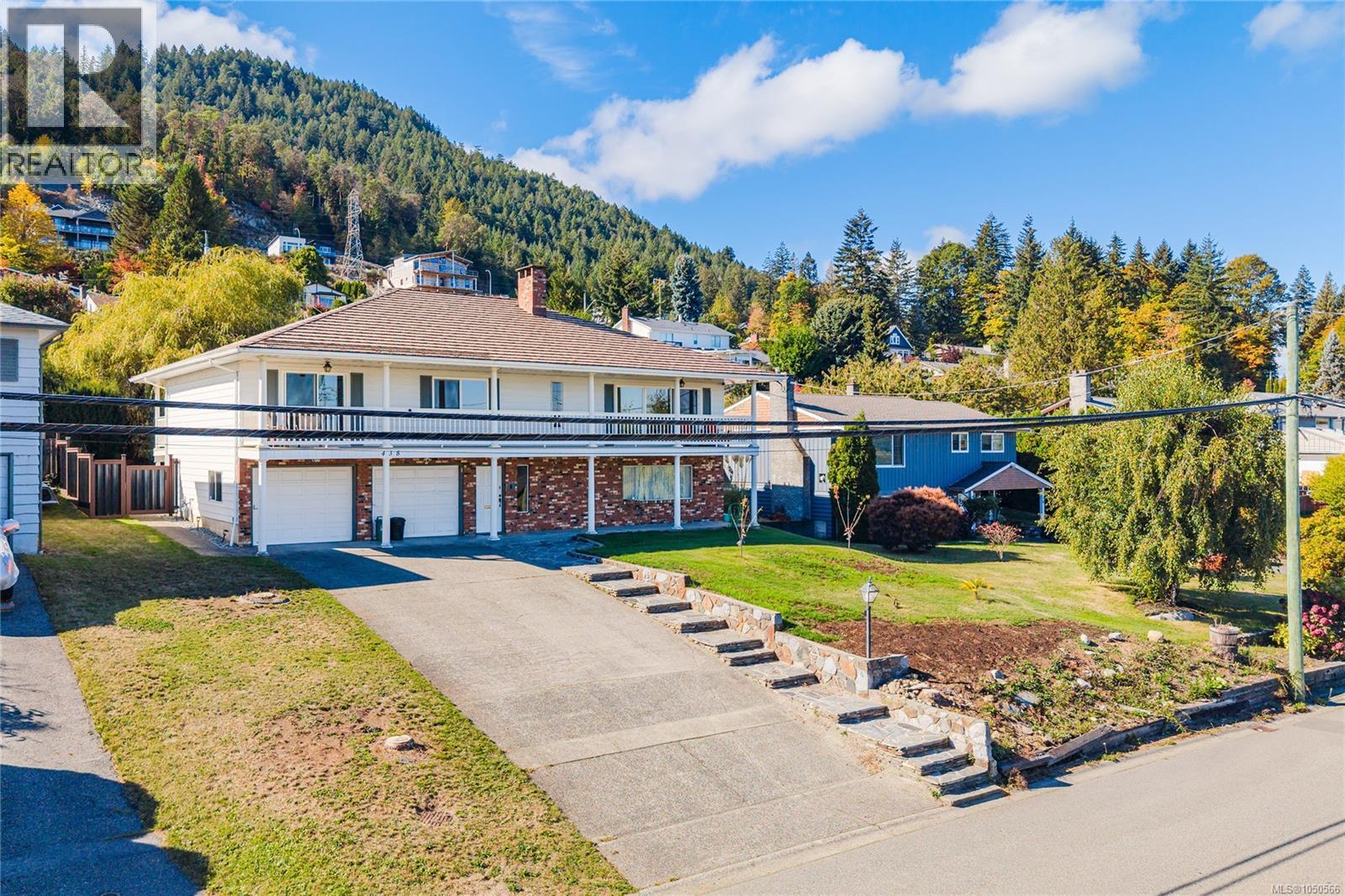 438 Davis Rd