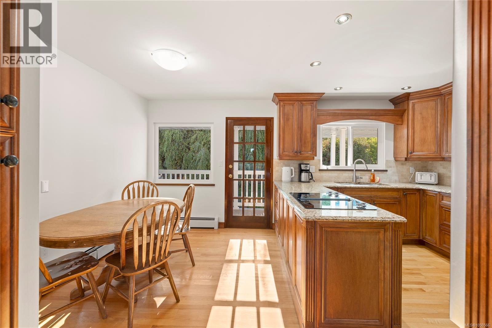 438 Davis Rd
