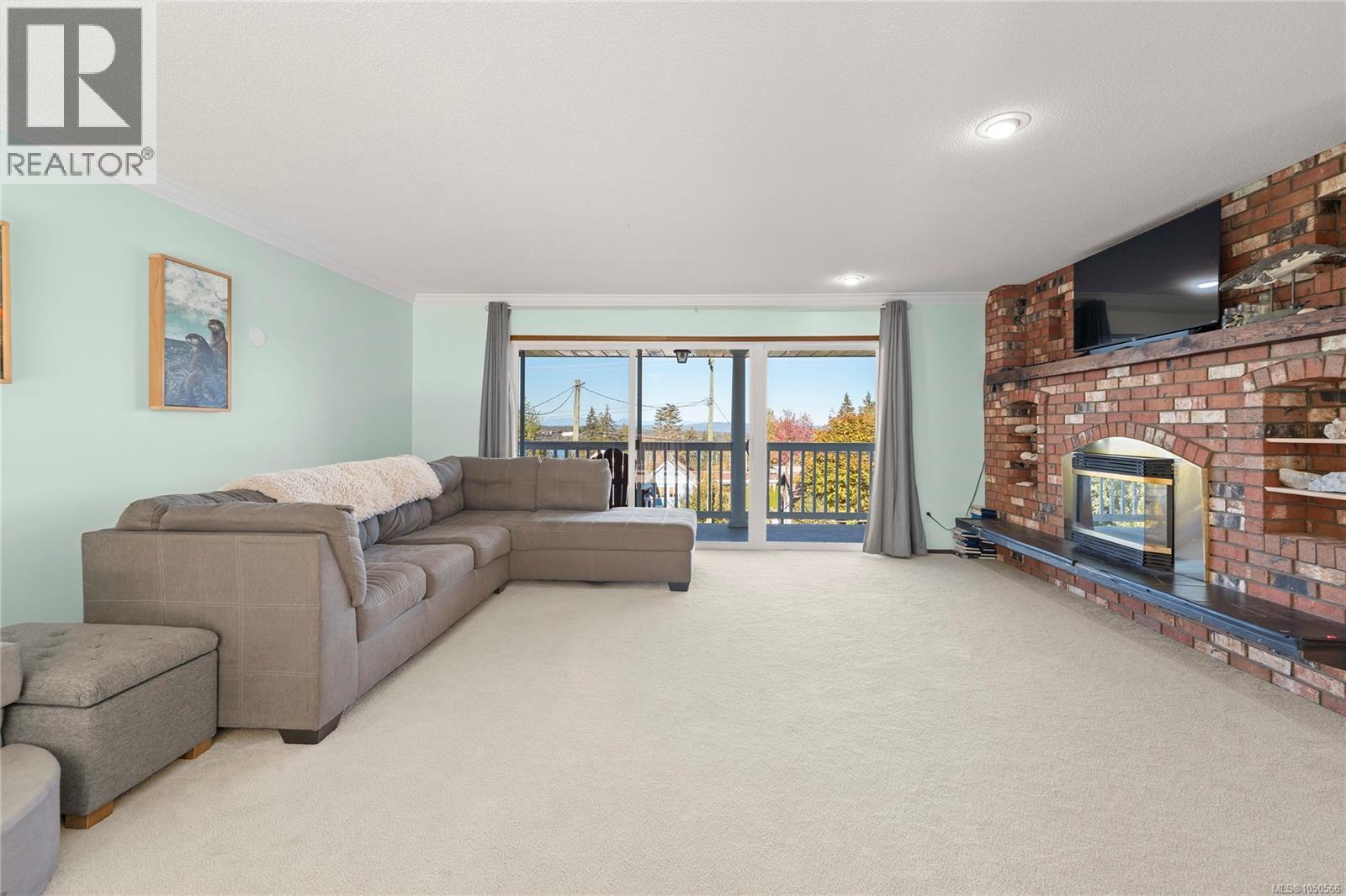 438 Davis Rd