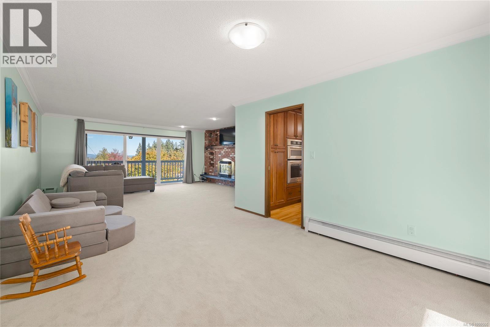 438 Davis Rd