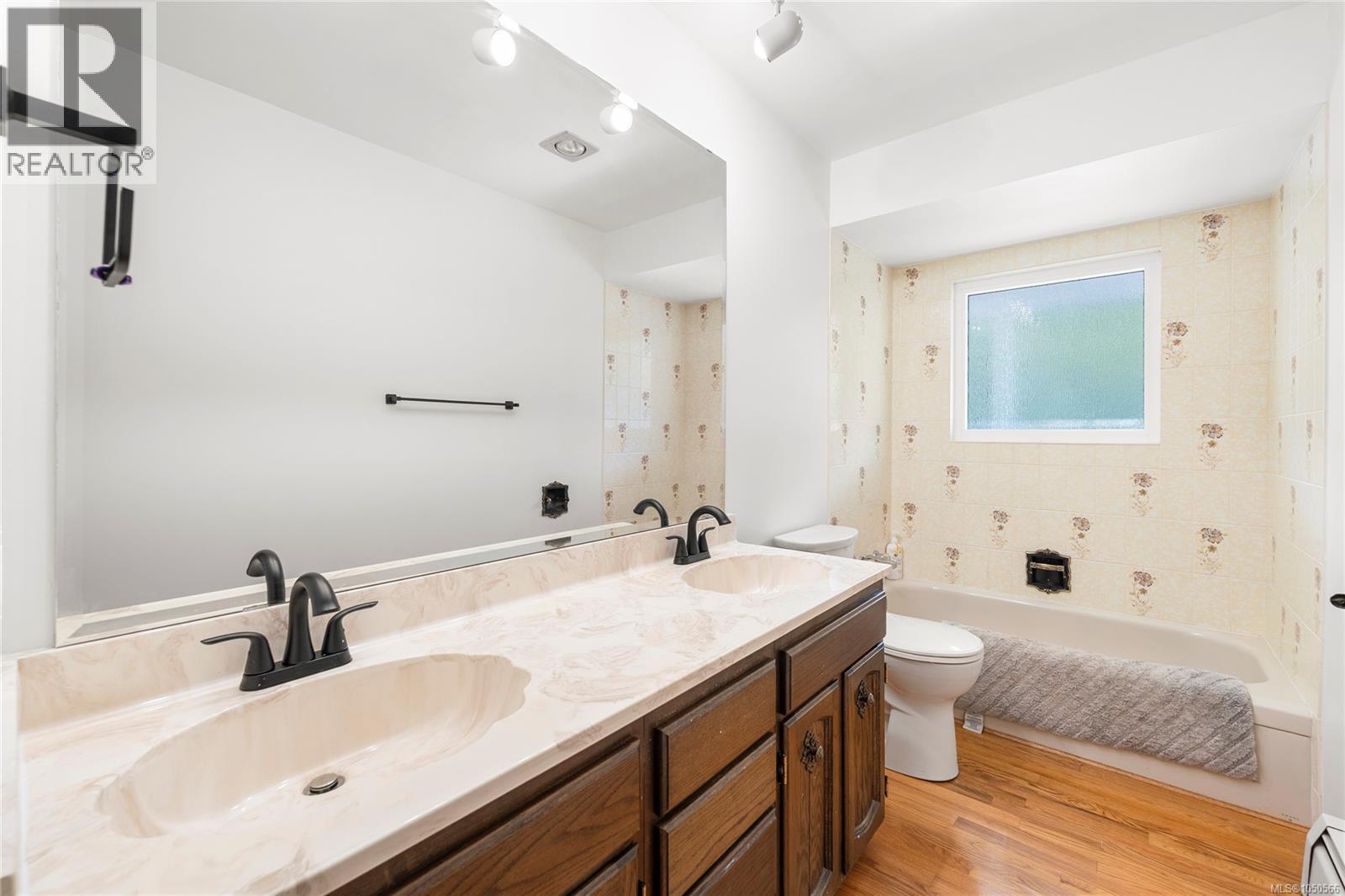 438 Davis Rd