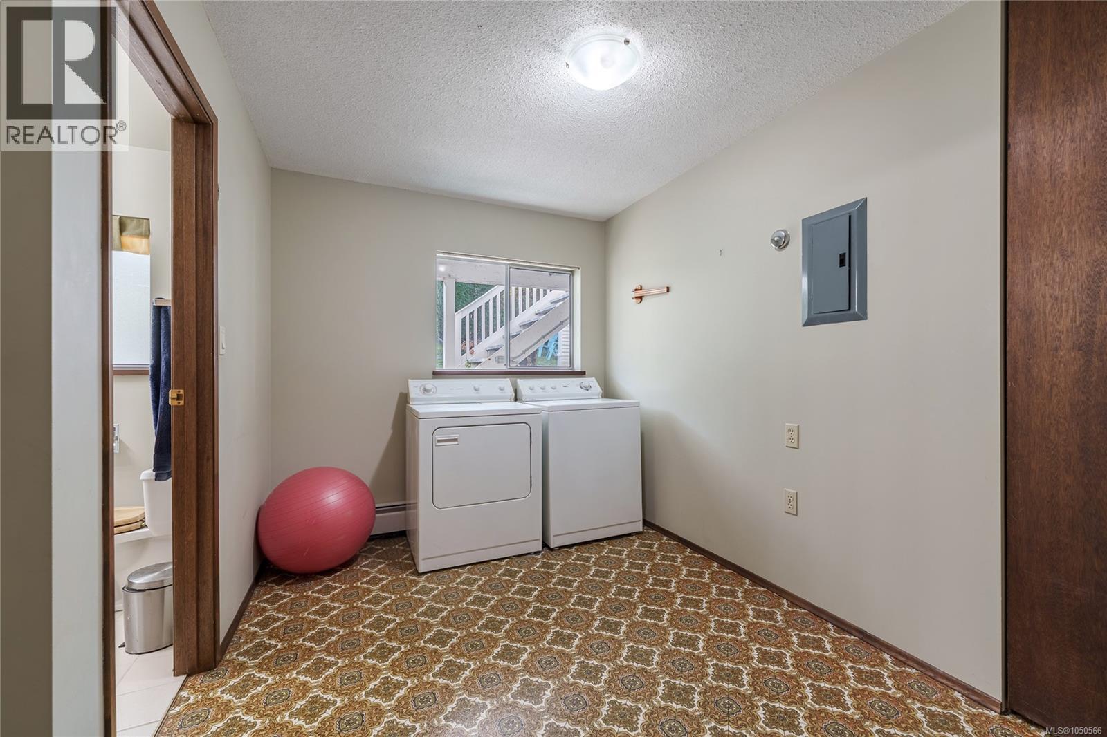 438 Davis Rd