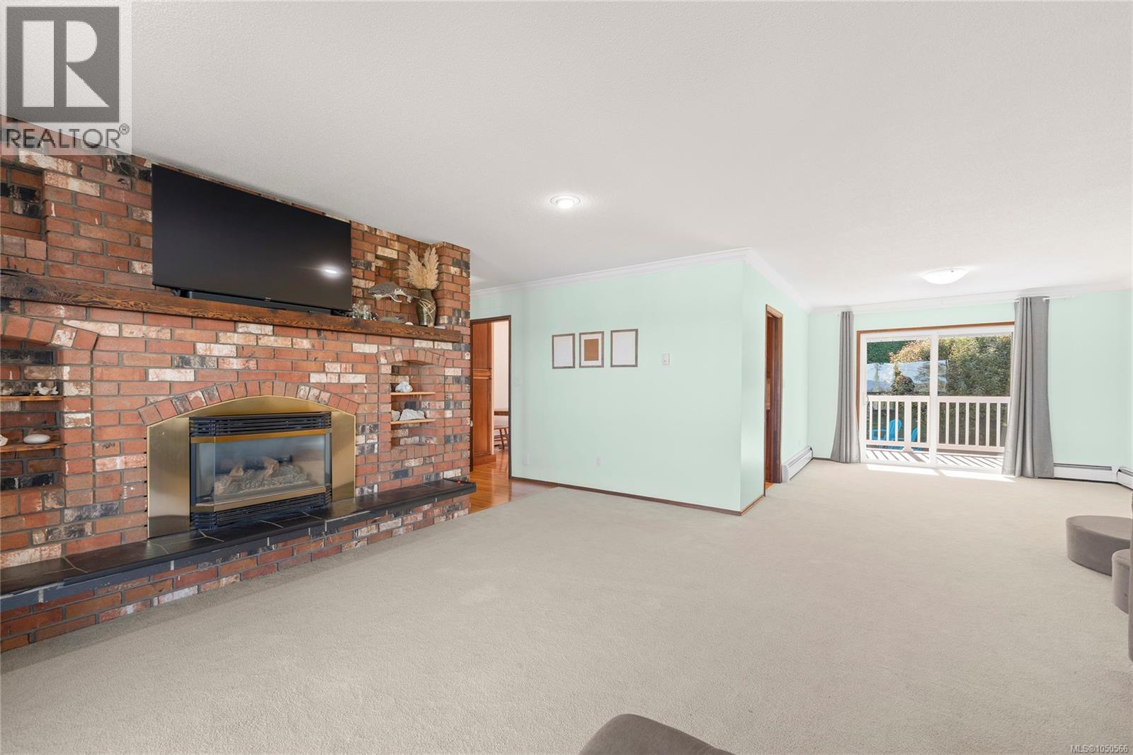 438 Davis Rd