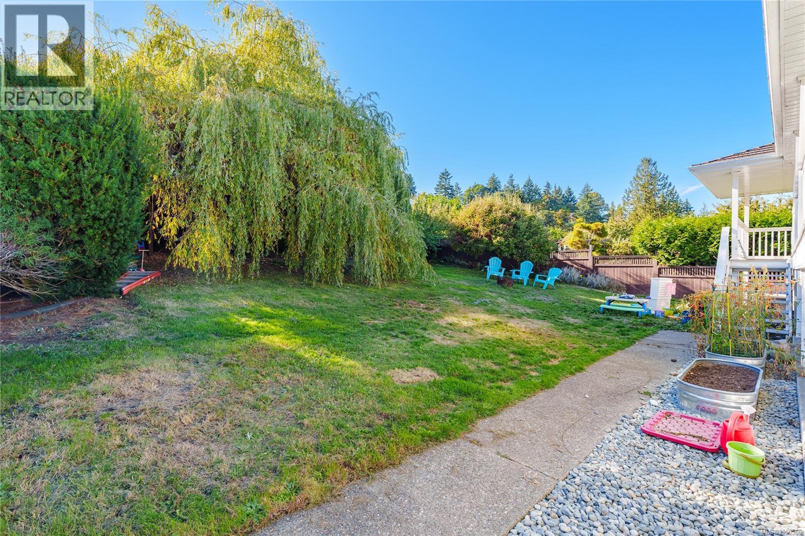 438 Davis Rd