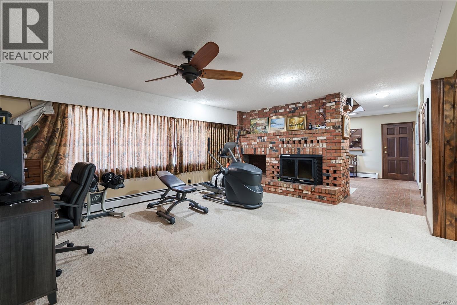 438 Davis Rd