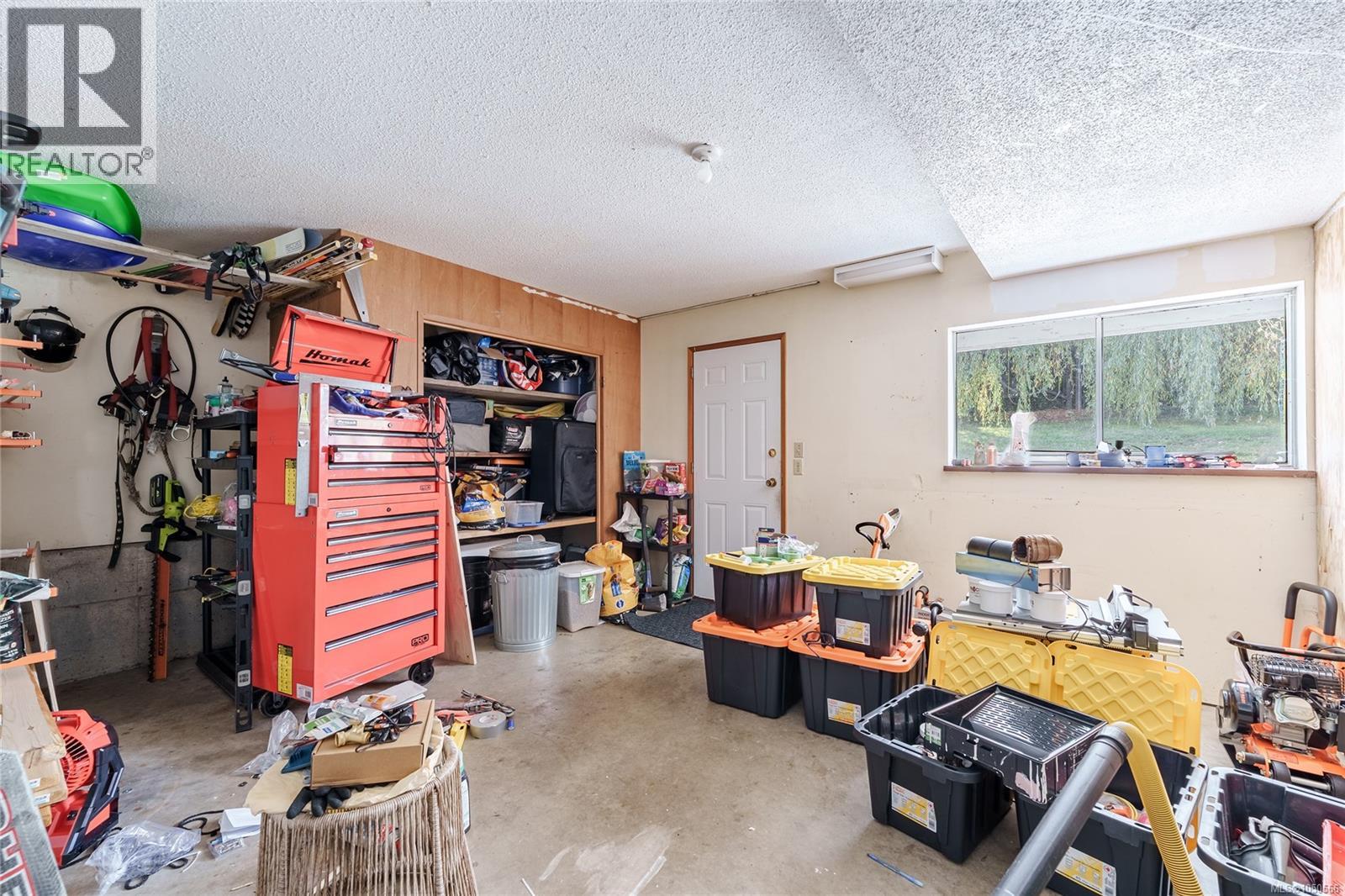 438 Davis Rd
