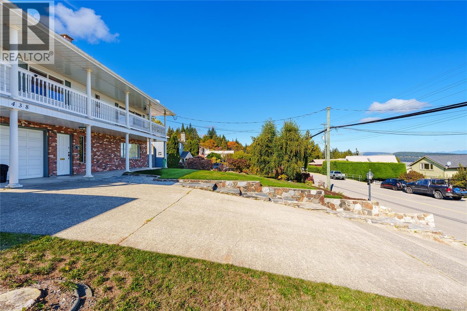 438 Davis Rd