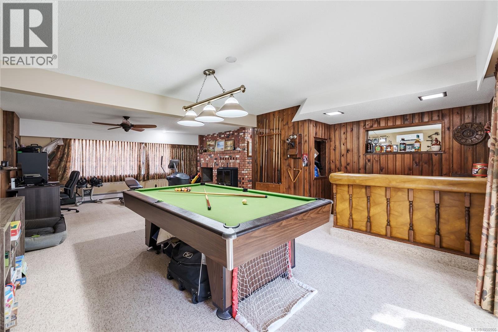 438 Davis Rd