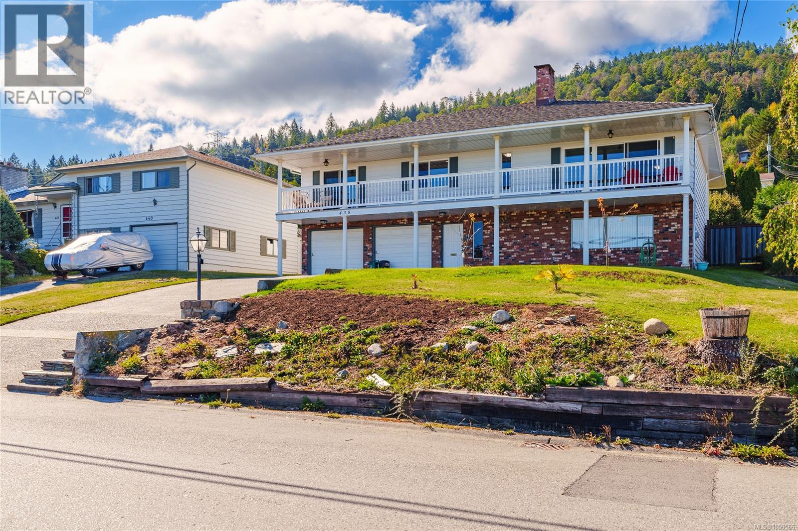 438 Davis Rd