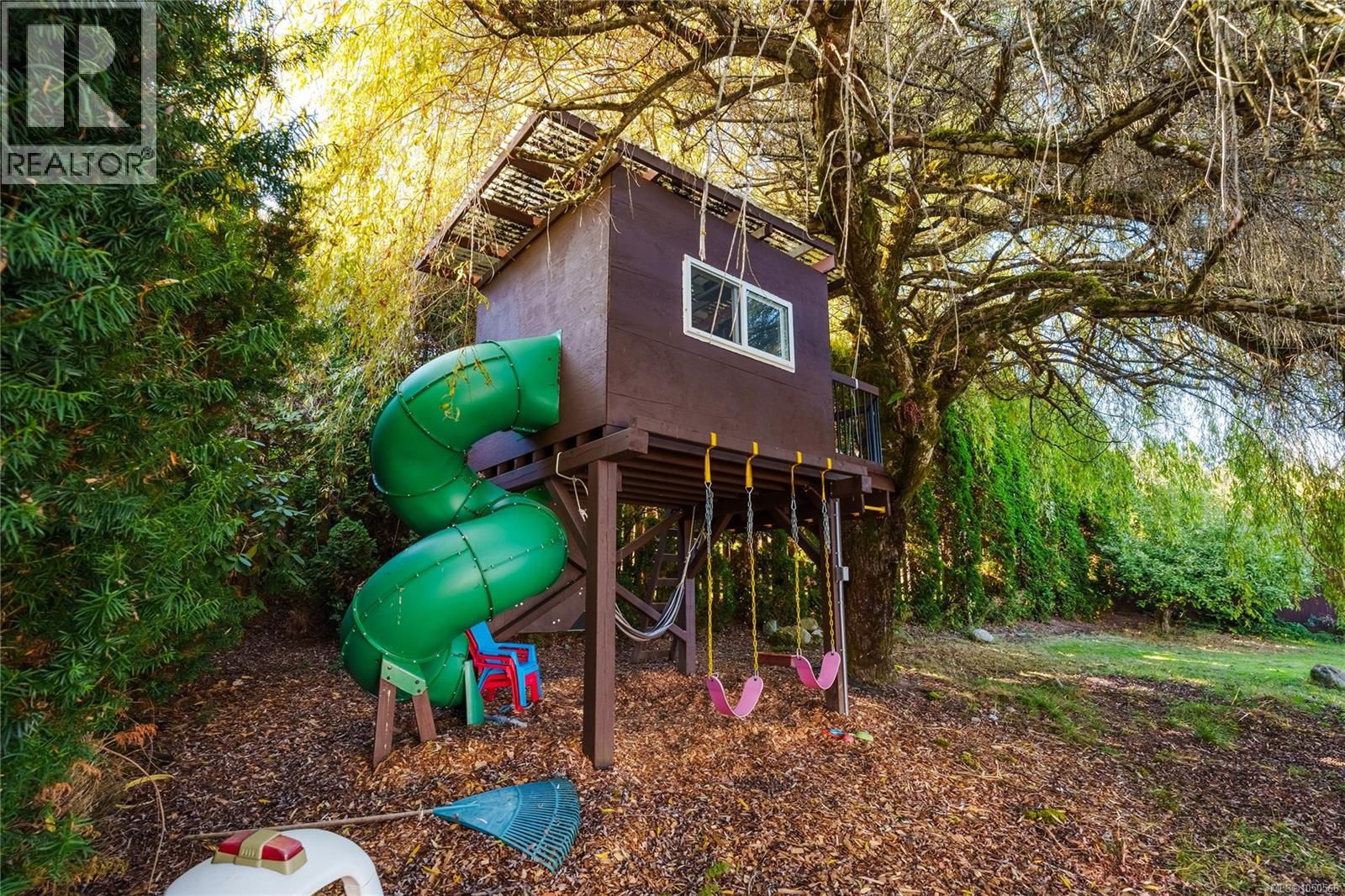 438 Davis Rd