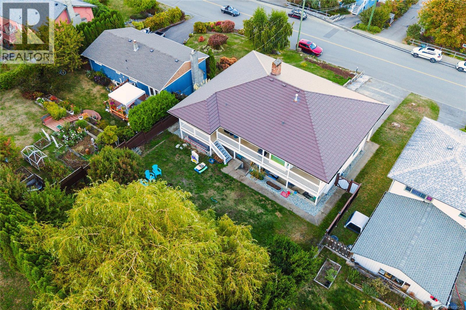438 Davis Rd