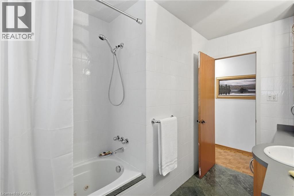 36 Algonquin Court, Hamilton, Ontario  L8T 4T3 - Photo 21 - 40868317