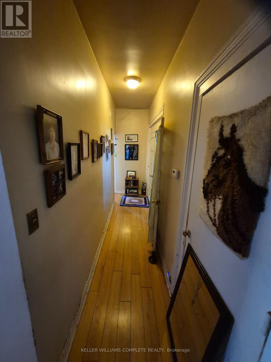 20 Carleton Street N, Thorold, Ontario  L2V 2A4 - Photo 12 - X13869162