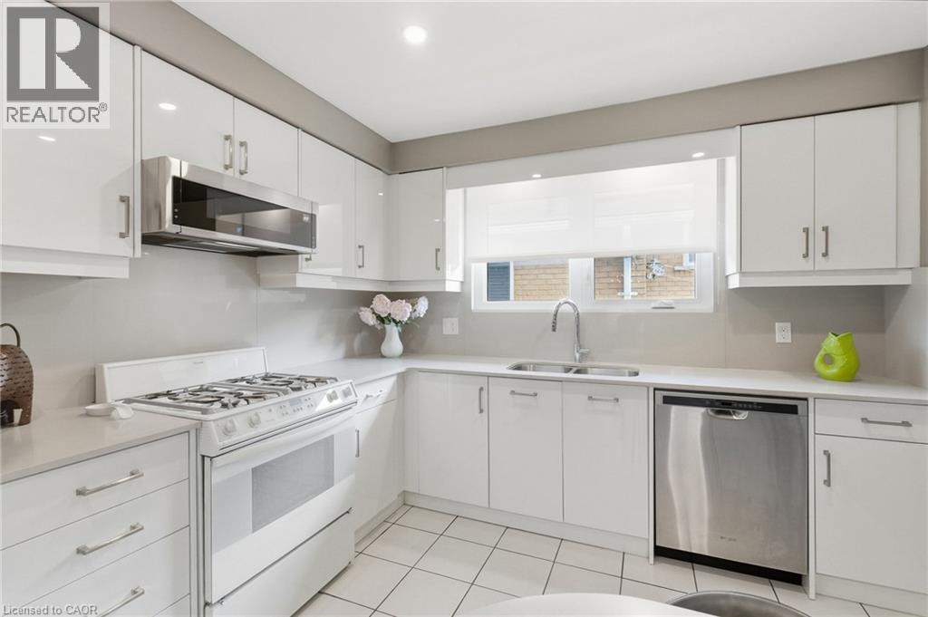 36 Algonquin Court, Hamilton, Ontario  L8T 4T3 - Photo 12 - 40868317