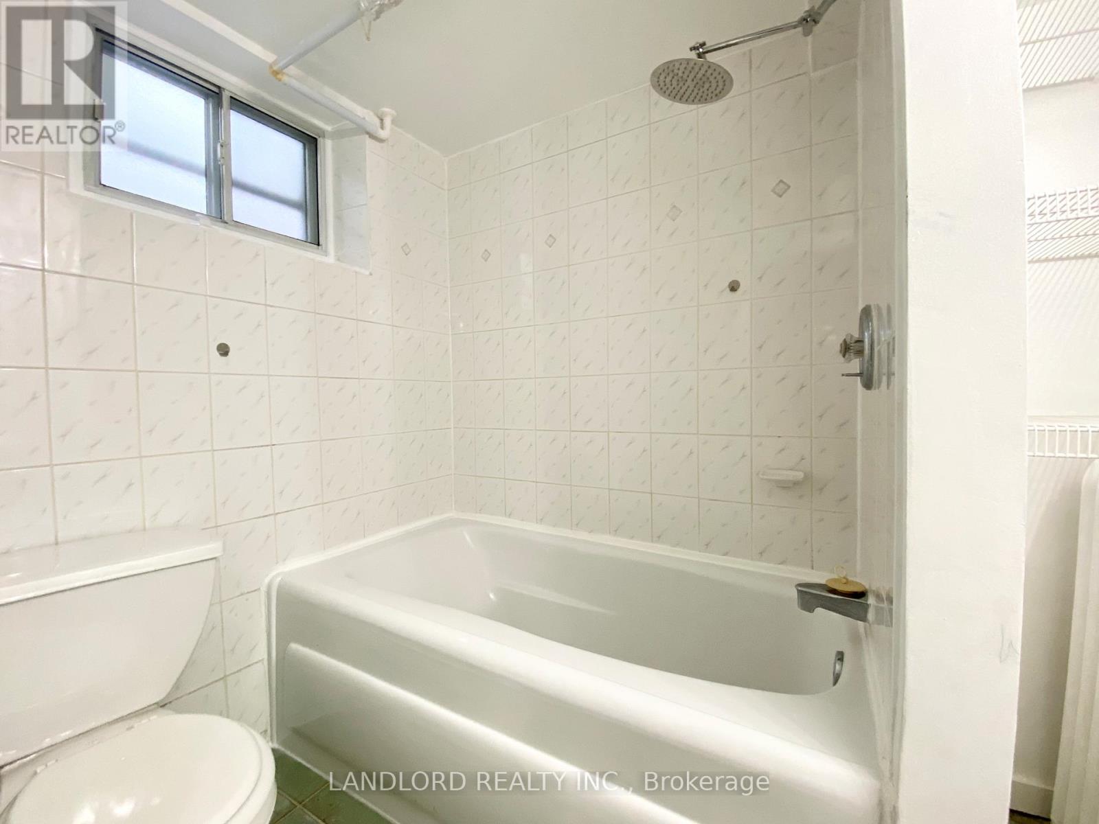 Bsmt - 114 Bellefair Avenue, Toronto, Ontario  M4L 3T8 - Photo 10 - E13869192