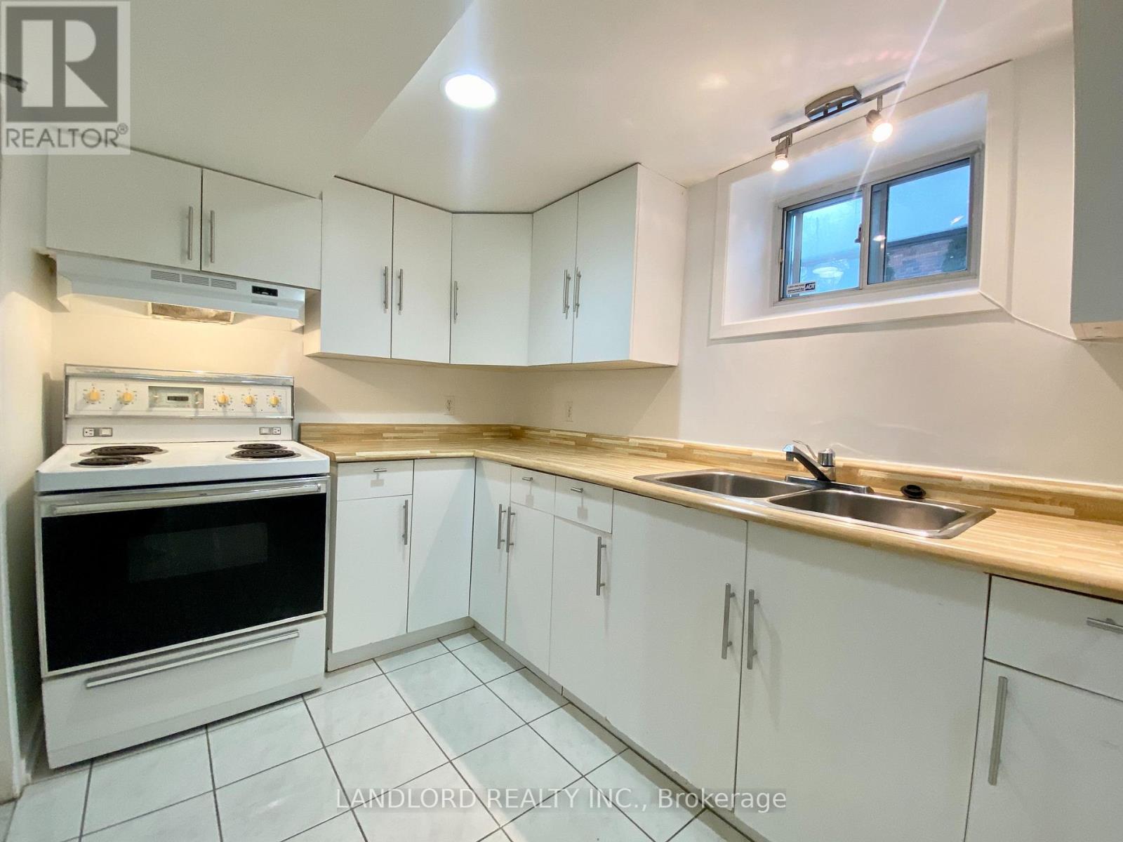 Bsmt - 114 Bellefair Avenue, Toronto, Ontario  M4L 3T8 - Photo 6 - E13869192