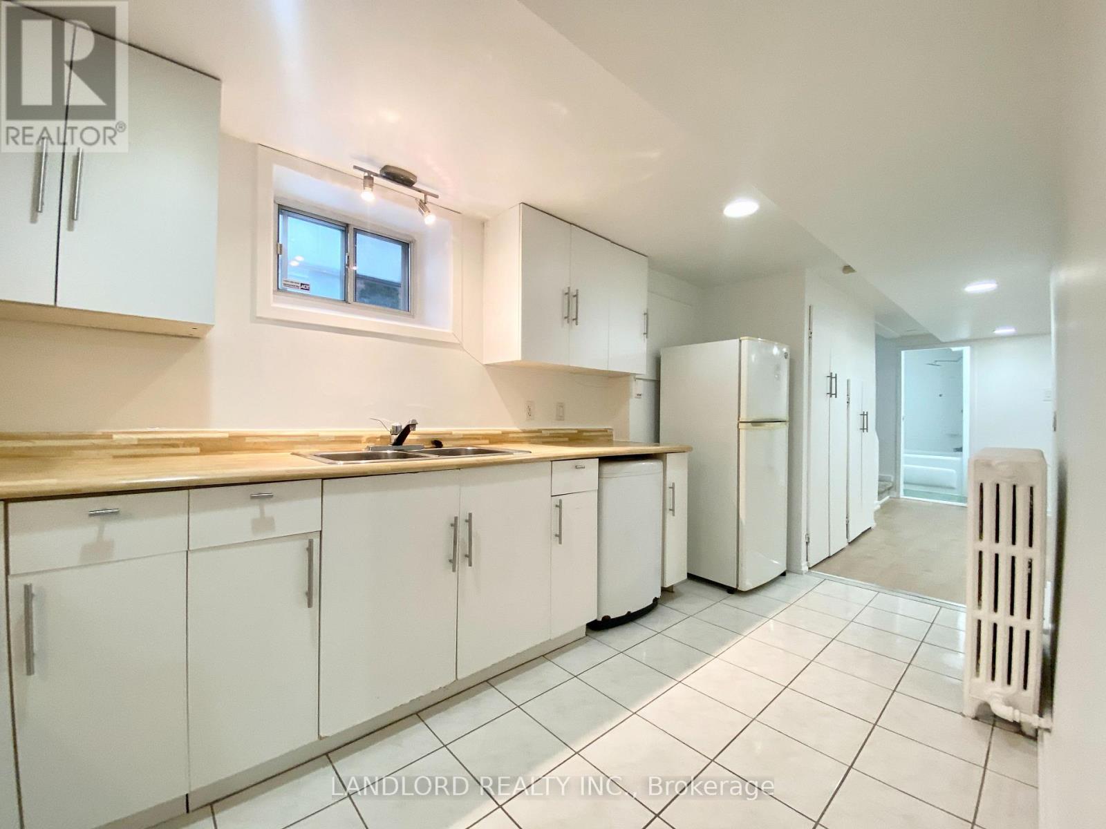 Bsmt - 114 Bellefair Avenue, Toronto, Ontario  M4L 3T8 - Photo 7 - E13869192