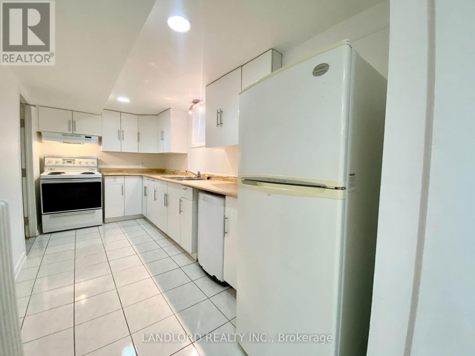 Bsmt - 114 Bellefair Avenue, Toronto, Ontario  M4L 3T8 - Photo 8 - E13869192