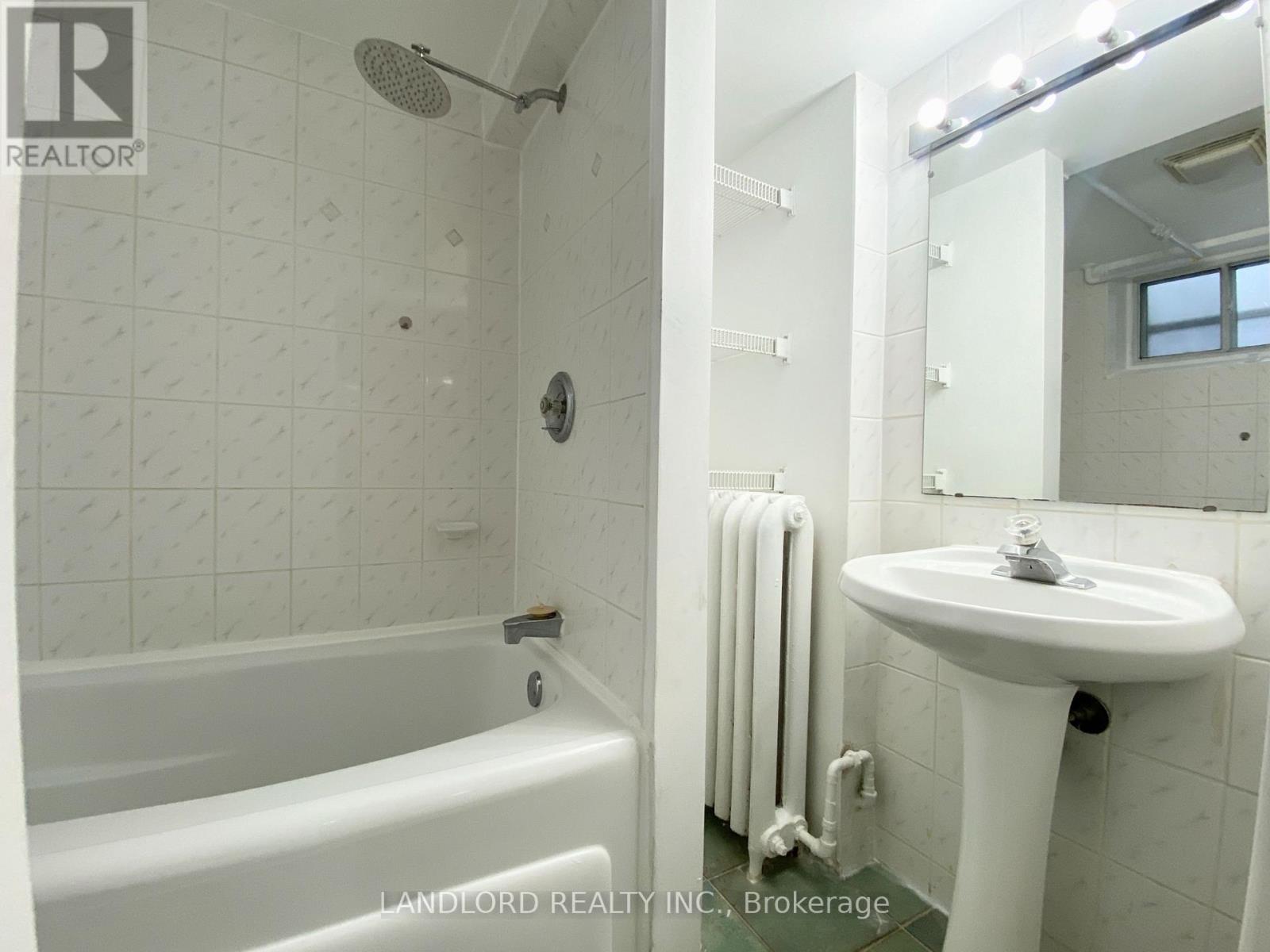 Bsmt - 114 Bellefair Avenue, Toronto, Ontario  M4L 3T8 - Photo 9 - E13869192