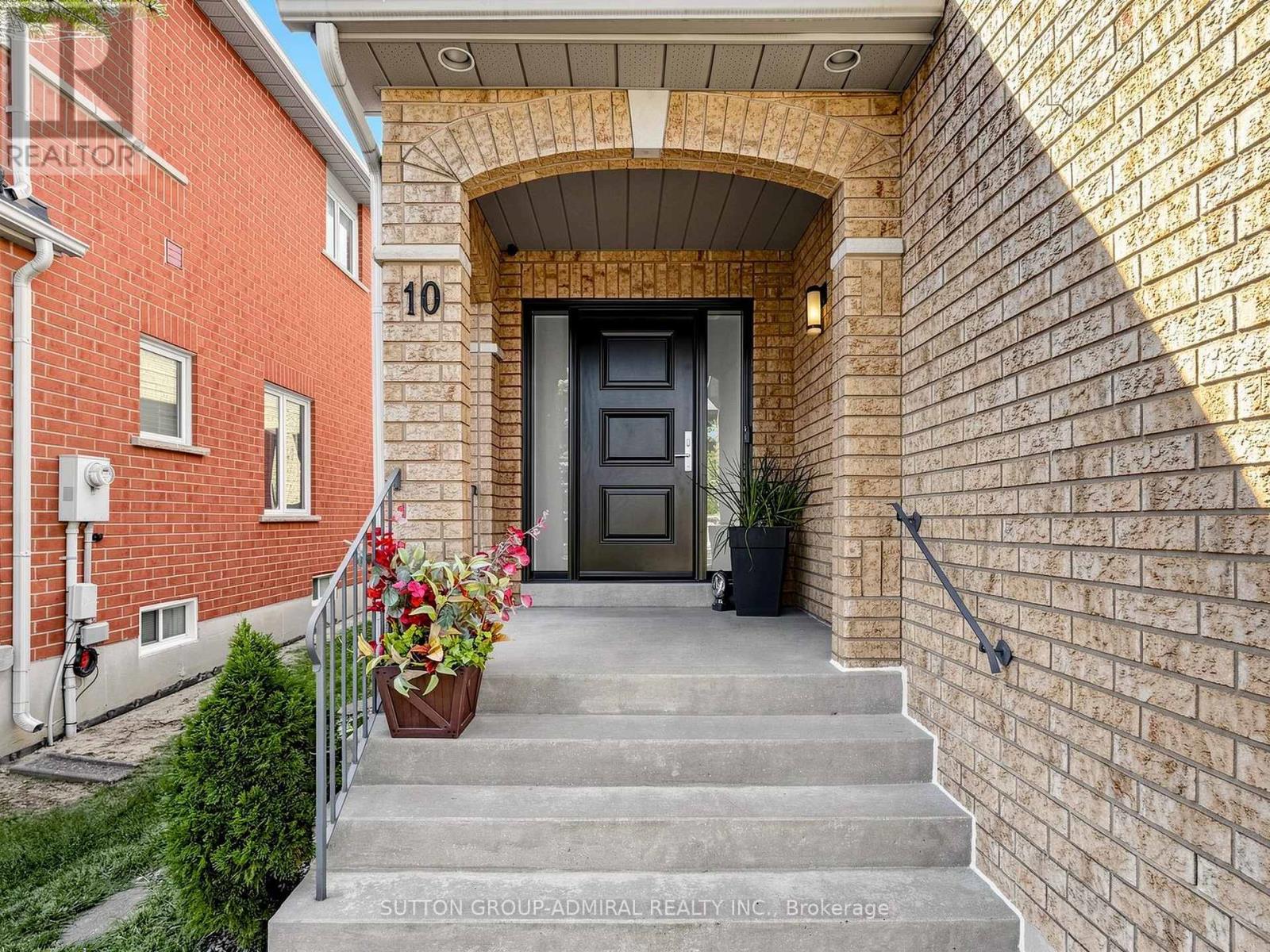 10 Silver Oaks Boulevard, Vaughan, Ontario  L4H 1X5 - Photo 2 - N13869046
