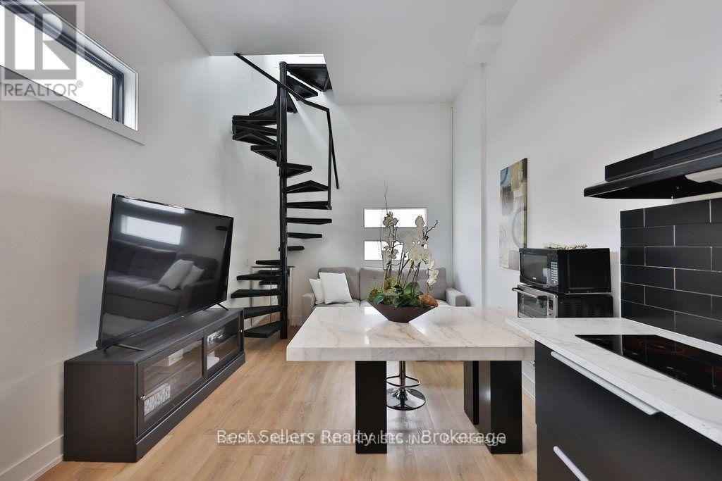 2b - 172 Royal York Road, Toronto, Ontario  M8V 2V4 - Photo 4 - W13869222