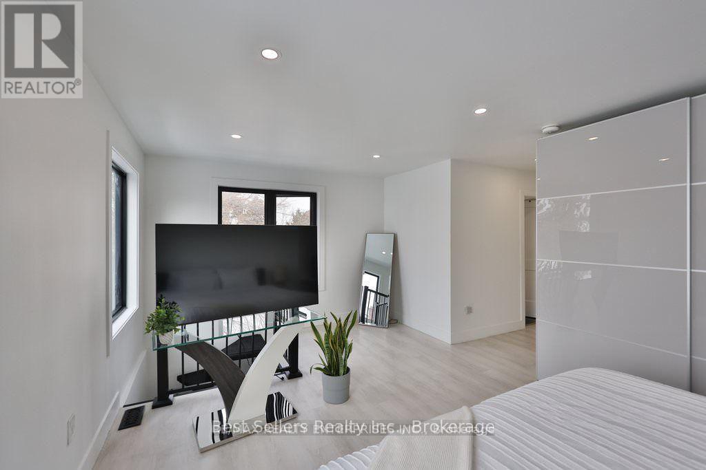 2b - 172 Royal York Road, Toronto, Ontario  M8V 2V4 - Photo 8 - W13869222